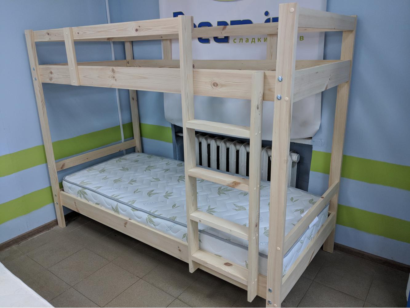 двухъярусная кровать деревянная из массива