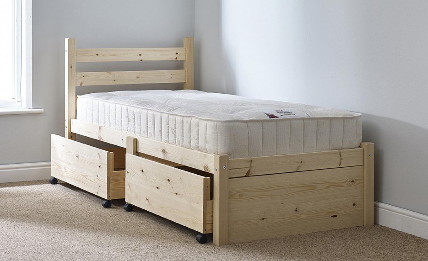 односпальная кровать из массива сосны с ящиками